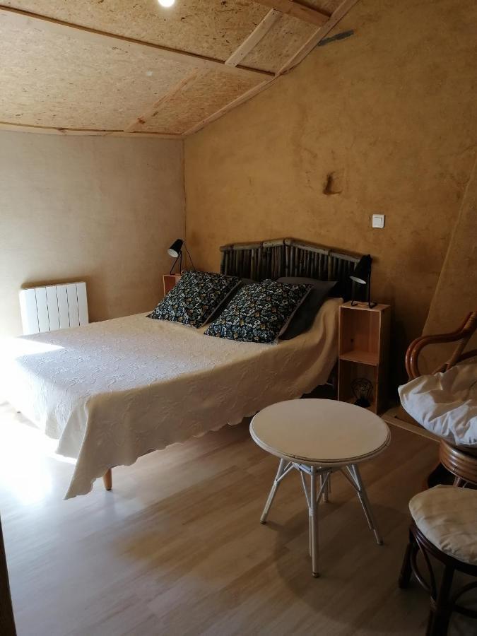 Chambres D'Hotes "La Source" Mareuil-sur-Lay Exterior photo