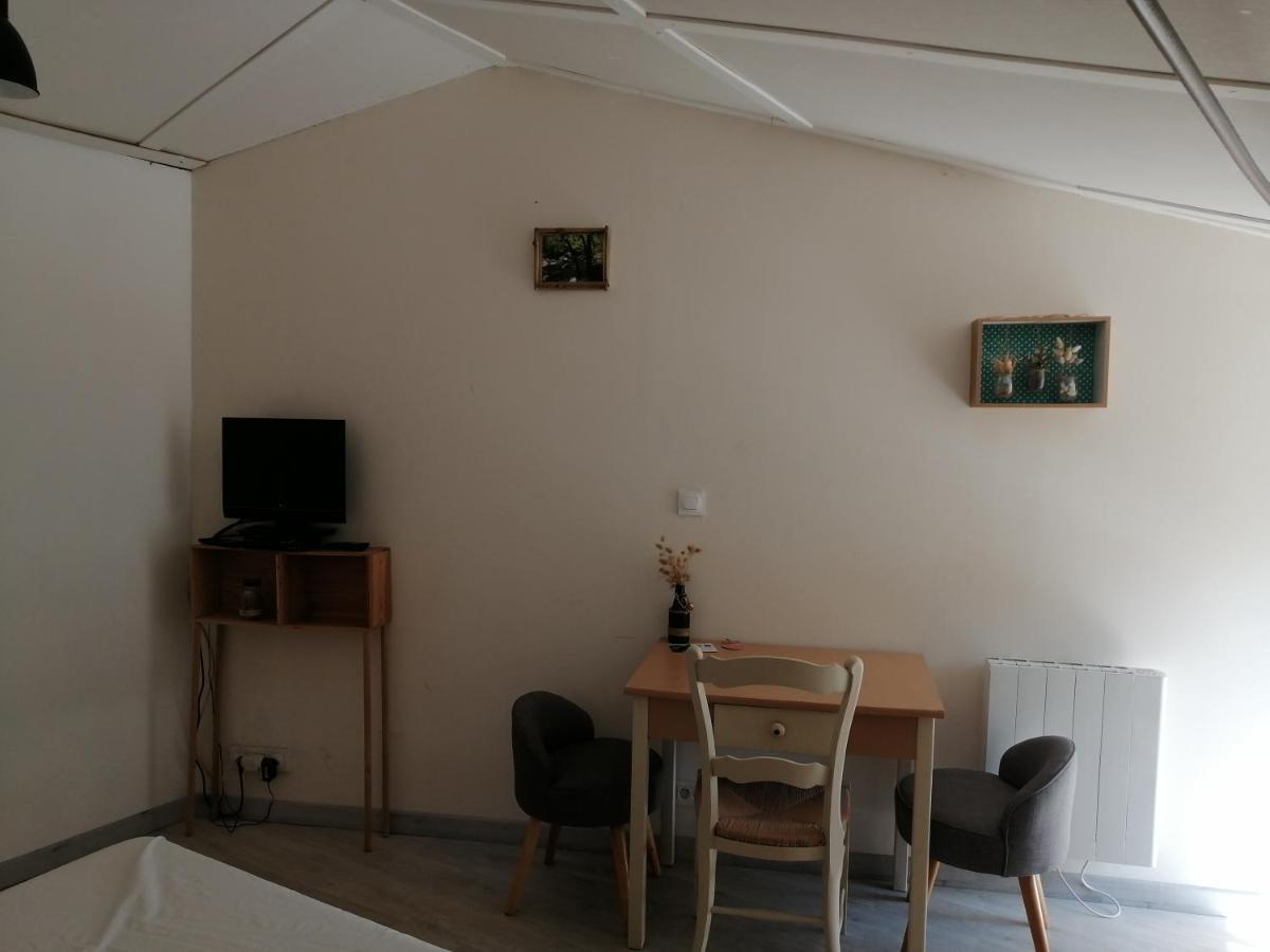 Chambres D'Hotes "La Source" Mareuil-sur-Lay Exterior photo